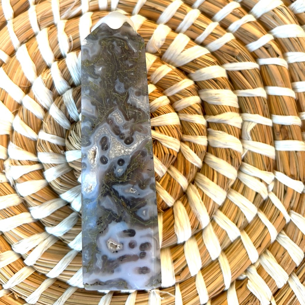Agate Tower - Picture 2 of 4